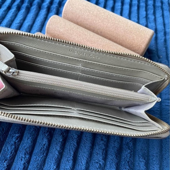 Michael Kors Gold Wallet - Picture 2 of 3